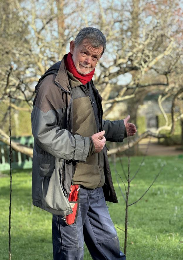 Roger Grange Gives A Demonstration